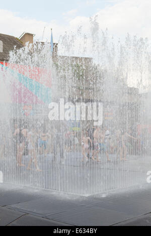 Erscheinenden Zimmer Brunnen auf der Southbank, London, England Stockfoto