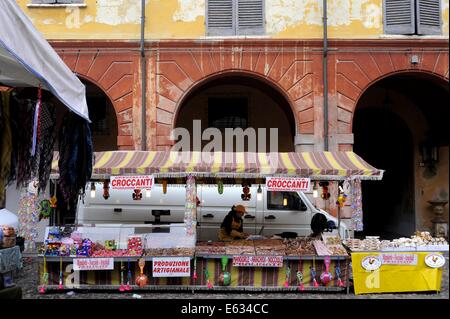 Guastalla (Reggio Emilia, Italien), Markt auf dem Platz Stockfoto