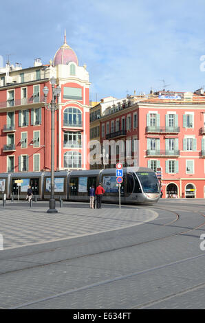 Place Massena, Stadtplatz oder Plaza & Bahn oder Straßenbahn Nice Alpes-Maritimes Frankreich Stockfoto