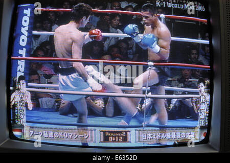 K-1 Kickboxen Sendung gesehen im Fernsehen, Tokyo, Japan Stockfoto