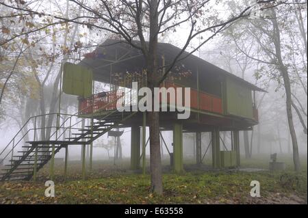 Luzzara (Reggio Emilia, Italien), Haus auf Pfähle am Ufer des Po-Flusses Stockfoto