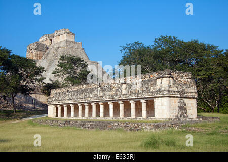 Gouverneurs-Palast und Pyramide-Magier-Uxmal-Yucatan-Mexiko Stockfoto