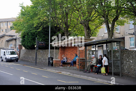 Öffentliche Verkehrsmittel-Bus stop in Elm Grove Brighton UK Stockfoto