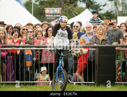 Danny MacAskill führt seine Drop and Roll Roadshow auf dem Belladrum Tartan Herz Festival, Inverness, Schottland 2014 Stockfoto