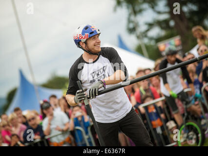 Danny MacAskill führt seine Drop and Roll Roadshow auf dem Belladrum Tartan Herz Festival, Inverness, Schottland 2014 Stockfoto