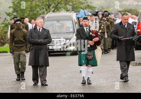 Belfast, Nordirland. 13. August 2014. Paramilitärische Beerdigung von Veteran IRA Freiwilliger Tony Catney Credit: Stephen Barnes/Alamy Live News Stockfoto