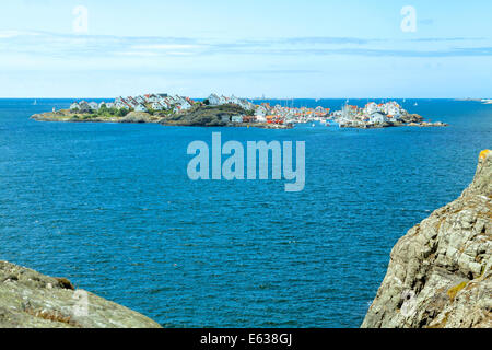 Blick von der Insel Stora Dyrön auf der Insel Åstol, Gemeinde Tjörn, Bohuslan, Västra Götaland Grafschaft, Schweden. Stockfoto