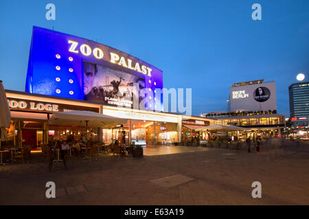 Berlin berühmte Kino Zoo Palast mit neuen Bikini Haus, Shopping-Mall im Hintergrund Stockfoto