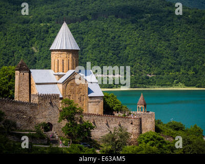 Ananuri Burganlage neben Zhinvali Stausee in Georgien, Caucasus. Stockfoto