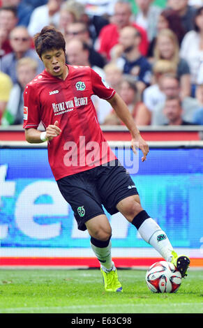 Hannover, Deutschland. 10. August 2014. Hannovers Hiroki Sakai während der Fußball-Testspiel Hannover 96 Vs Lazio Rom in der HDI-Arena in Hannover, 10. August 2014. Foto: Ole Spata/Dpa/Alamy Live-Nachrichten Stockfoto