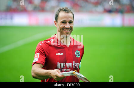 Hannover, Deutschland. 10. August 2014. Hannovers Steven Cherundolo während der Fußball-Testspiel Hannover 96 Vs Lazio Rom in der HDI-Arena in Hannover, 10. August 2014. Foto: Ole Spata/Dpa/Alamy Live-Nachrichten Stockfoto