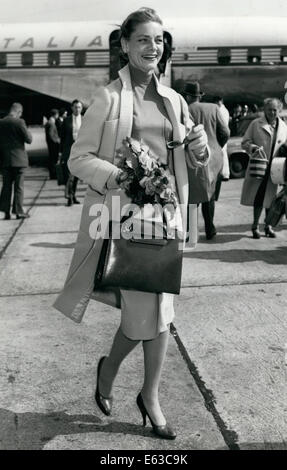 UNS. 13. August 2014. Datei-PIX: LAUREN BACALL (Sept. 16, 1924 - 12. August 2014) geboren Betty Joan Perske, war eine US-amerikanische Film- und Theaterschauspielerin und Modell, bekannt für ihre unverwechselbaren rauchigen Stimme und schwül sieht. Sie tauchte erstmals als Hauptdarstellerin in der Humphrey Bogart-Film-Noir-Filme von 1940, sowie komödiantische Rollen in "Wie einen Millionär zu heiraten" (1953) und "Gestaltung Frau" (1957). Bacall habe auch Broadway-Musicals, gewann Tony Awards für "Applaus" im Jahr 1970 und "Woman of the Year" im Jahr 1981. Bildnachweis: ZUMA Press, Inc./Alamy Live-Nachrichten Stockfoto