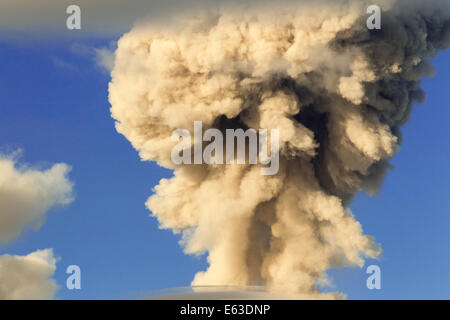 Atompilz von Vulkan Tungurahua Explosion in Ecuador Südamerika Stockfoto