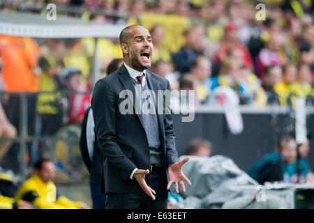 Dortmund, Deutschland. 13. August 2014. Münchens Trainer Pep Guardiola während der DFL-Supercup Fußball gestikuliert entsprechen Borussia Dortmund Vs FC Bayern München im Signal Iduna Park in Dortmund, Deutschland, 13. August 2014. Foto: Rolf Vennenbernd/Dpa/Alamy Live News Stockfoto