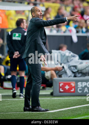 Dortmund, Deutschland. 13. August 2014. Münchens Trainer Pep Guardiola während der DFL-Supercup Fußball gestikuliert entsprechen Borussia Dortmund Vs FC Bayern München im Signal Iduna Park in Dortmund, Deutschland, 13. August 2014. Foto: Rolf Vennenbernd/Dpa/Alamy Live News Stockfoto