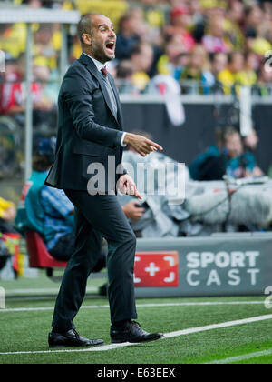 Dortmund, Deutschland. 13. August 2014. Münchens Trainer Pep Guardiola während der DFL-Supercup Fußball gestikuliert entsprechen Borussia Dortmund Vs FC Bayern München im Signal Iduna Park in Dortmund, Deutschland, 13. August 2014. Foto: Rolf Vennenbernd/Dpa/Alamy Live News Stockfoto