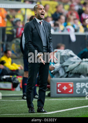 Dortmund, Deutschland. 13. August 2014. Münchens Trainer Pep Guardiola während der DFL-Supercup Fußball gestikuliert entsprechen Borussia Dortmund Vs FC Bayern München im Signal Iduna Park in Dortmund, Deutschland, 13. August 2014. Foto: Rolf Vennenbernd/Dpa/Alamy Live News Stockfoto