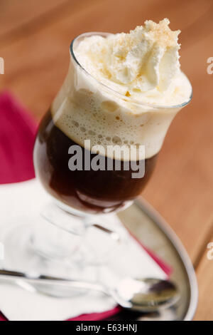 Wiener Kaffee mit Schlagsahne Stockfoto