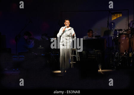 Sängerin Dionne Warwick im Konzert (2010) Stockfoto