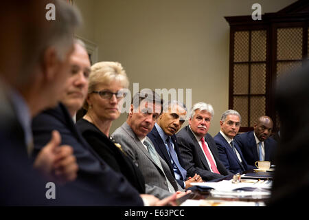 Präsident Barack Obama fällt durch ein Treffen mit Reise- und Tourismusbranche CEOs im Roosevelt Room des weißen Hauses, 22. Mai 2014. Stockfoto