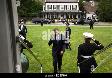 Präsident Barack Obama begrüßt wie He Boards Marine One nach dem Besuch der United States Military Academy in West Point Aufnahme in West Point, New York, 28. Mai 2014. Stockfoto