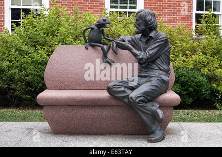 Bronzestatue von Jim Henson und Kermit dem Frosch an der University of Maryland, zu Ehren des Muppets-Schöpfers und UMD-Alumnus. Stockfoto