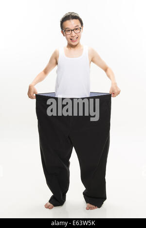 Young Asian männlich mit übergroßen Hosen Stockfoto