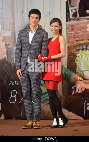 Taipeh. 13. August 2014. Den Film "Cafe¡¤Waiting¡¤Love" auf einer Pressekonferenz in Taipei, Taiwan in Südost-China, Förderung von Hauptdarsteller Bruce (L) und Hauptdarstellerin Vivian Sung 13. August 2014. "Cafe¡¤Waiting¡¤Love" wird der Film am 15. August veröffentlicht werden. © Wang Qingqin/Xinhua/Alamy Live-Nachrichten Stockfoto