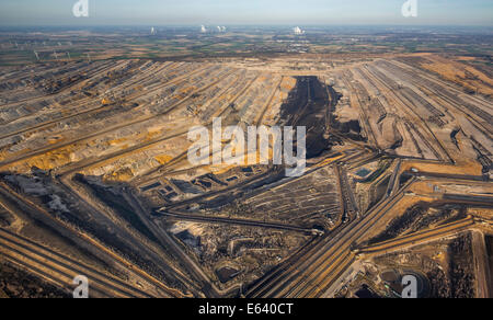 Luftbild, Niederzier Tagebau Braunkohle Bergwerk, North Rhine-Westphalia, Germany Stockfoto