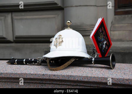 Royal Marines Helm Musik und Klarinette. Stockfoto