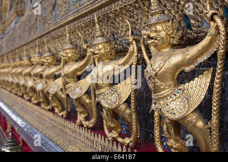 Details der Garuda vor dem Tempel des Smaragd-Buddha, dem Grand Palace, Bangkok, Thailand Stockfoto