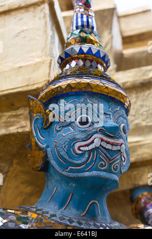 Nahaufnahme eines Dämonen bewachen Skulptur, Königspalast, Bangkok, Thailand. Stockfoto