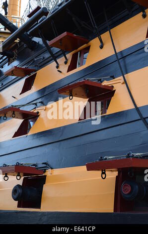 Admiral Horatio Nelsons Flaggschiff HMS Victory. Jetzt im Trockendock in Portsmouth in England als eine Welt-berühmte Touristenattraktion. Stockfoto