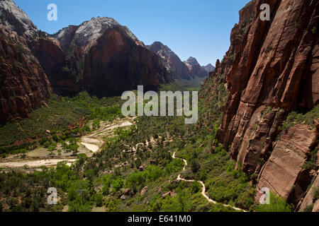 Weg aus der Zion Canyon West Rim Trail zu Angels Landing Track, Zion Nationalpark, Utah, USA Stockfoto