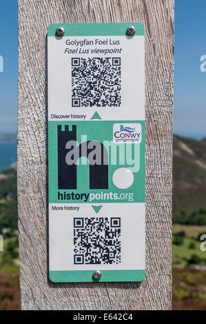 Wales Küste Blick Punkt QR Barcode auf Foel Lus oberhalb Capelulo North Wales Küste Stockfoto