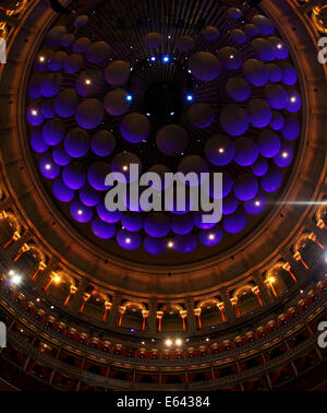 Solide Akustikplatten im Dach der Royal Albert Hall, London, UK Stockfoto