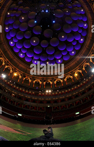 Solide Akustikplatten im Dach der Royal Albert Hall, London, UK Stockfoto