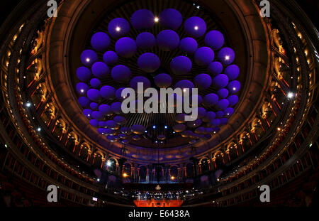 Solide Akustikplatten im Dach der Royal Albert Hall, London, UK Stockfoto