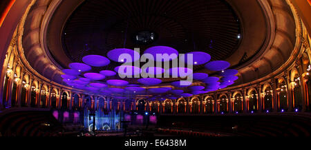 Solide Akustikplatten im Dach der Royal Albert Hall, London, UK Stockfoto