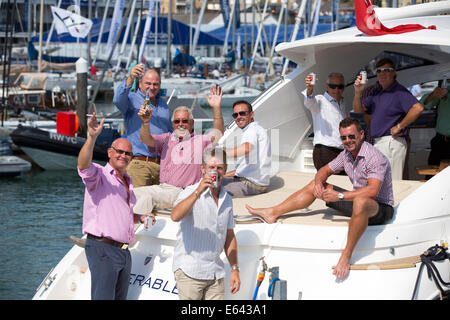 Zuschauer bei Aberdeen Asset Management Cowes Week 2014 Stockfoto