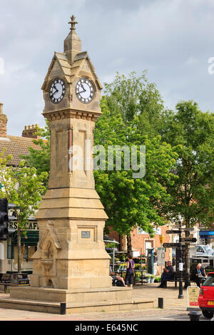 Die Stadt Uhr Marktplatz Thirsk Hambleton North Yorkshire England Stockfoto