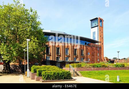 Vorderansicht des Royal Shakespeare Theatre, Stratford-upon-Avon, Warwickshire, England, UK, Westeuropa. Stockfoto