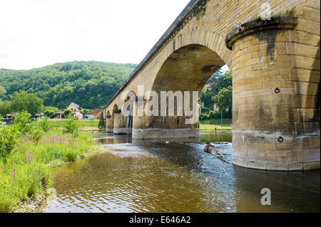 Die Brücke des Grolejac über den Fluss Dordogne in Frankreich Stockfoto