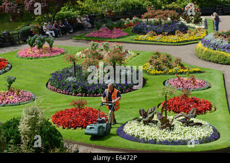 Des Rates Gärtner in Dingle Gärten im Steinbruch ein öffentlicher Park in Shrewsbury Uk Stockfoto