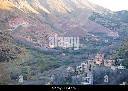 Kasbah de Toubkal, den höchsten Berg Mount Toubkal in Nordafrika 4167 Mt, schneebedeckten, Imlil-Tal, Hills, Umgebung, Marokko Stockfoto