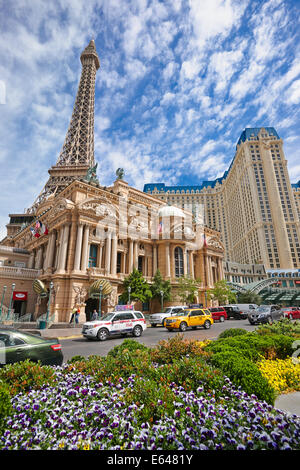 Paris Hotel und Casino mit der Nachbildung des Eiffelturms befinden. Las Vegas, Nevada, USA. Stockfoto