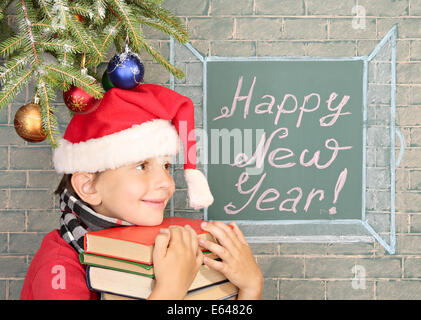 Weihnachtsdekoration, Schüler und Nachricht an Tafel "Frohes neues Jahr!" Stockfoto