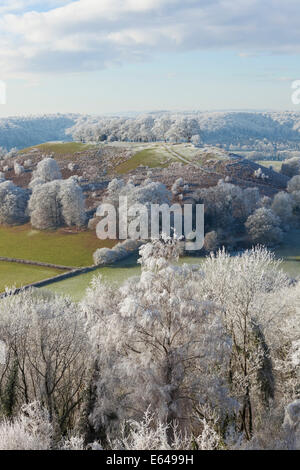 EINE ANSICHT GLOUCESTERSHIRE UK ULEY BEGRABEN MIT DOWNHAM HILL BEKANNTEN LOKAL ALS POCKEN HILL WEGEN EINST ALS ISOLATION Stockfoto