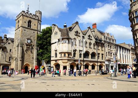 CARFAX Tower an der Ecke von St. Aldates, Cornmarket Street, High Street und Queen Street, Oxford, Oxfordshire, England, UK. Stockfoto