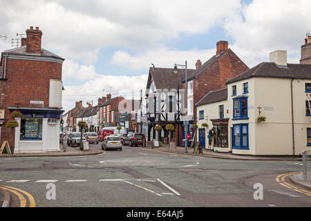 Die Kreuzung der Hauptstraße, Stafford und Castle Street in Eccleshall Staffordshire England UK Stockfoto